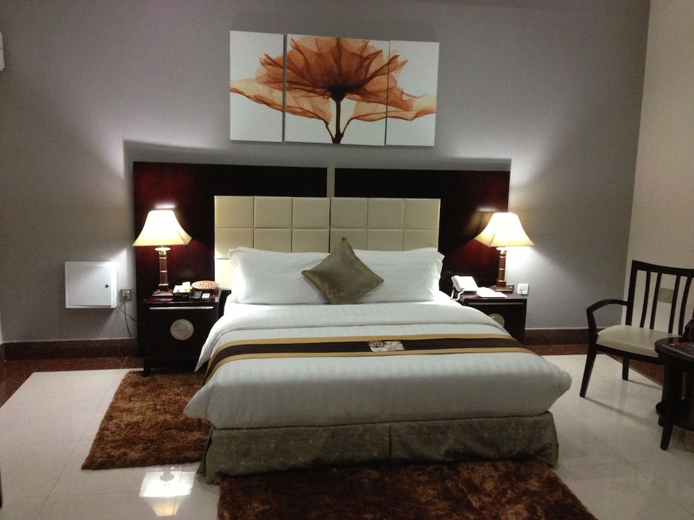 GrandBee Suites 9/39