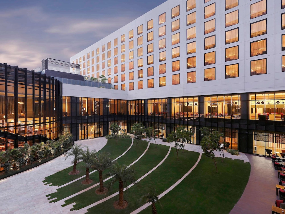 Novotel New Delhi Aerocity 6/64