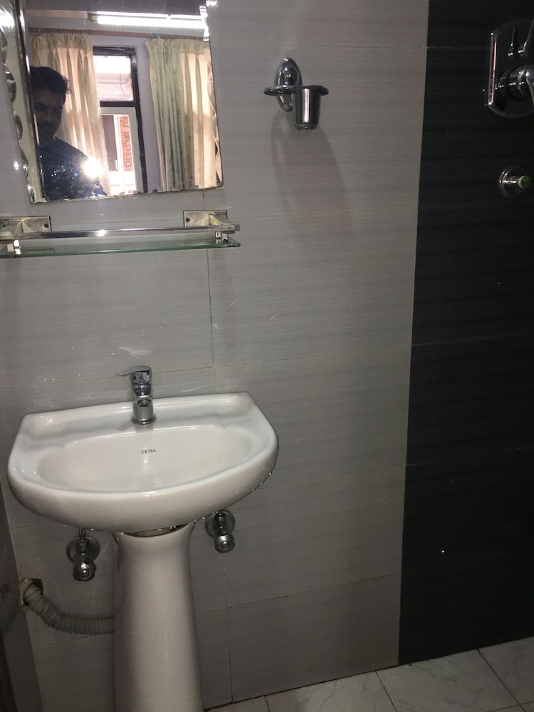 Hotel Plumeria Inn 38/39