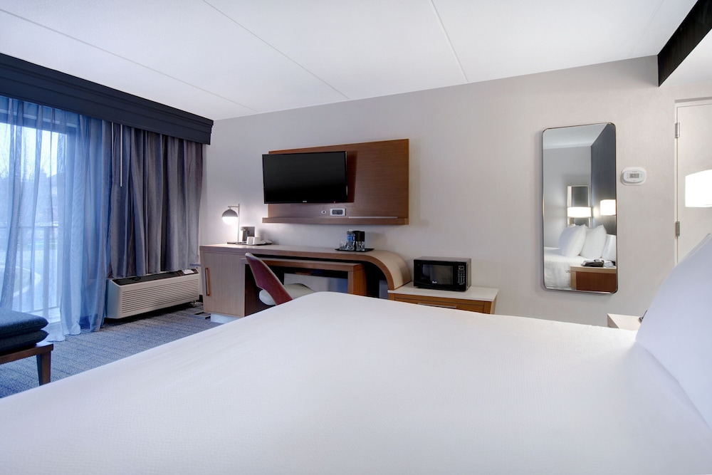 Room, King Bed, Ocean Front, Sofa, Balcony