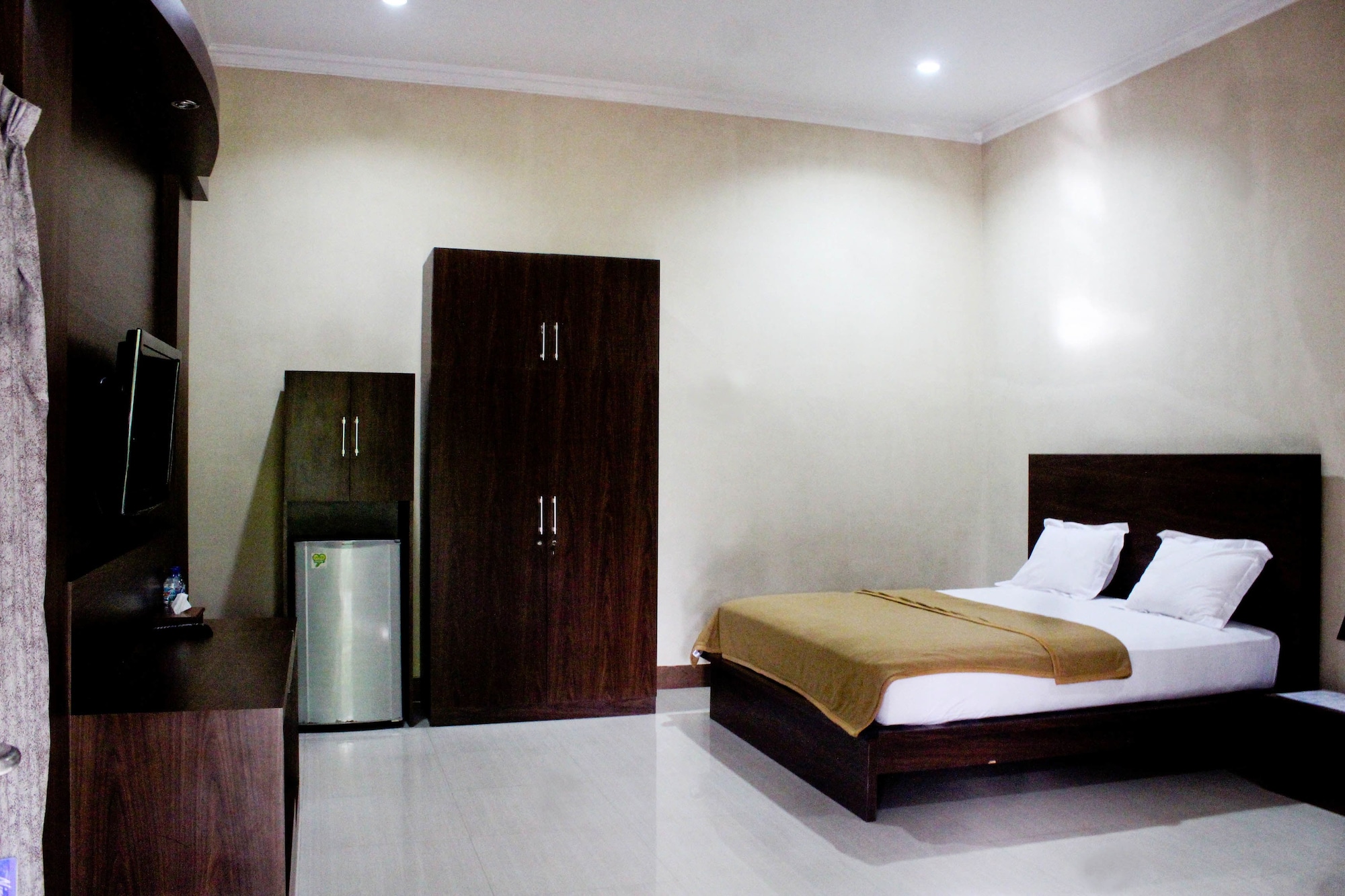 Deluxe, Queen Bed