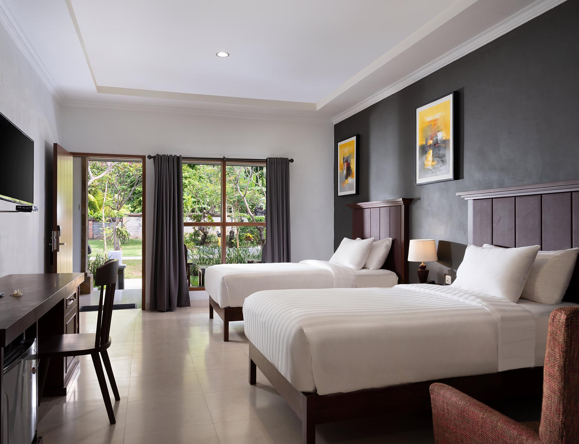 SUPERIOR, DELUXE, TWIN BEDS