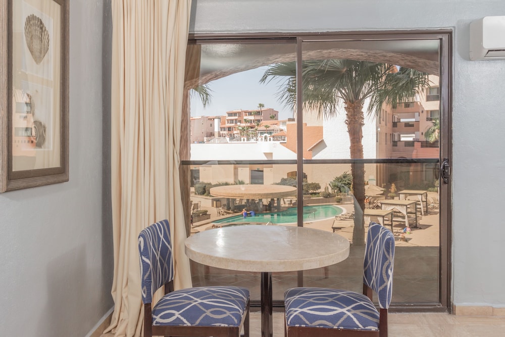 Penasco Del Sol Hotel Ex Conference Center 50/70