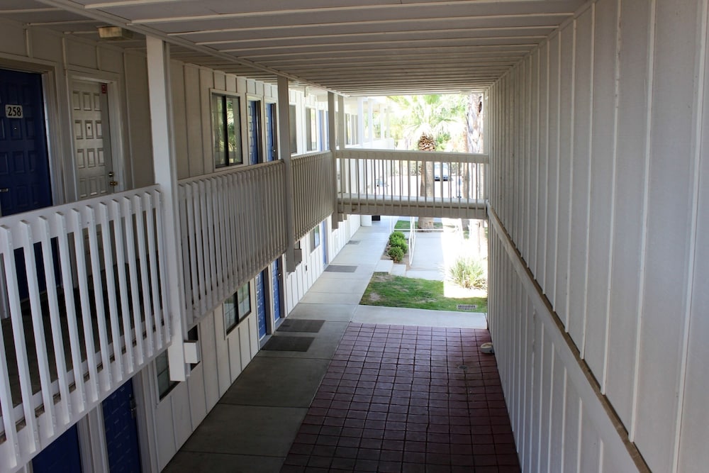 Motel6 Coalinga, CA - East 9/45