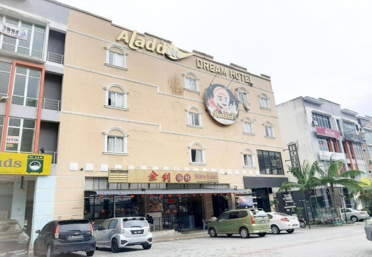 Oyo 517 Aladdin Hotel 92/99