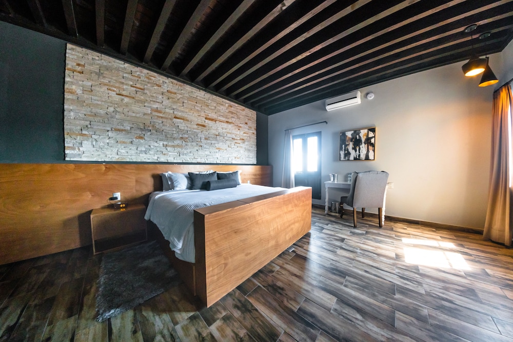 Meson de Santa Rosa Luxury Hotel 7/70