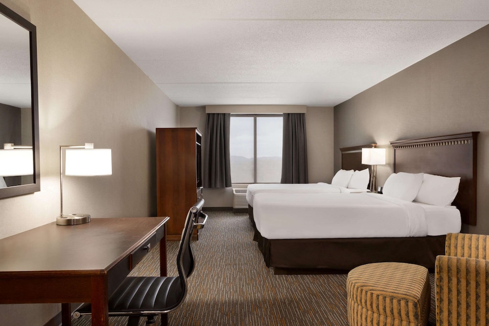 Wingate By Wyndham Bridgeport Wv 13/63