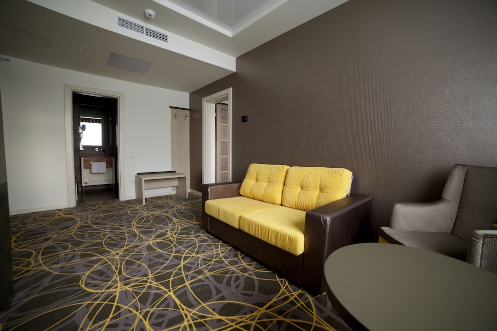 Exclusive Hotel More 12/28