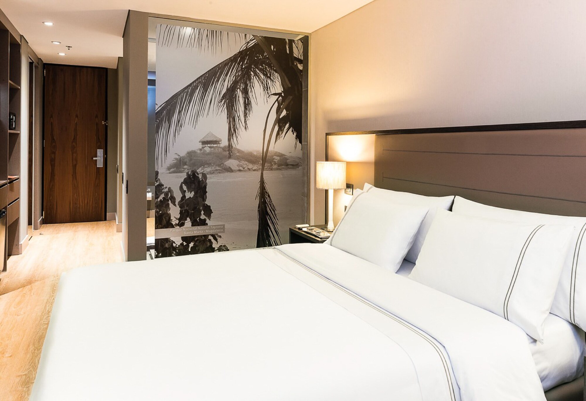 PREMIUM, QUEEN BED