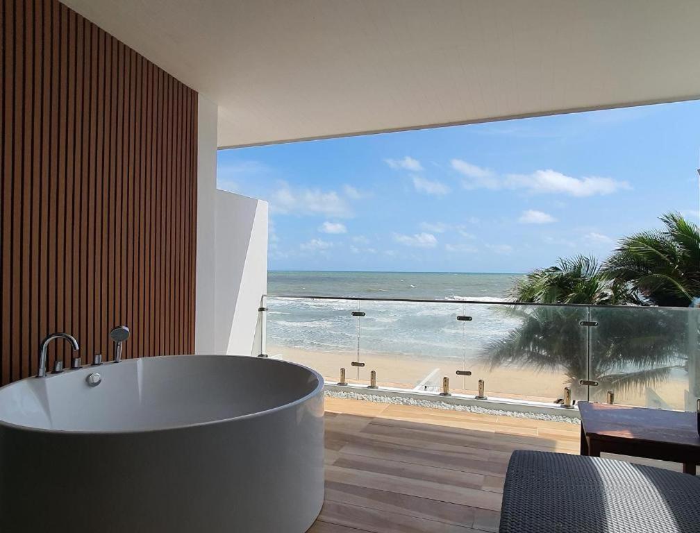 Rattana Pura Beach Resort 53/54