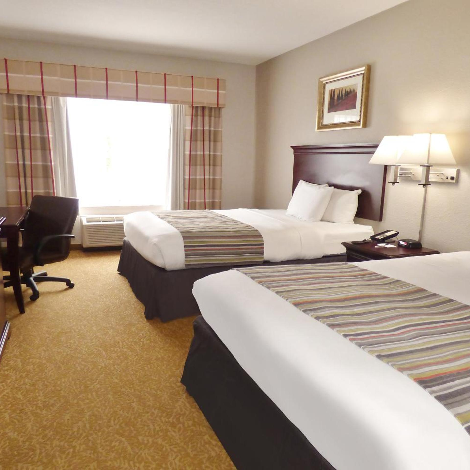 Suite, Queen Bed, Living Area, Accessible