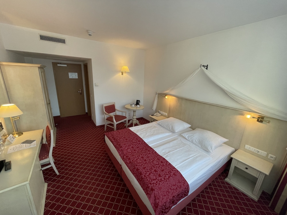 Plus, Standard, Double Bed