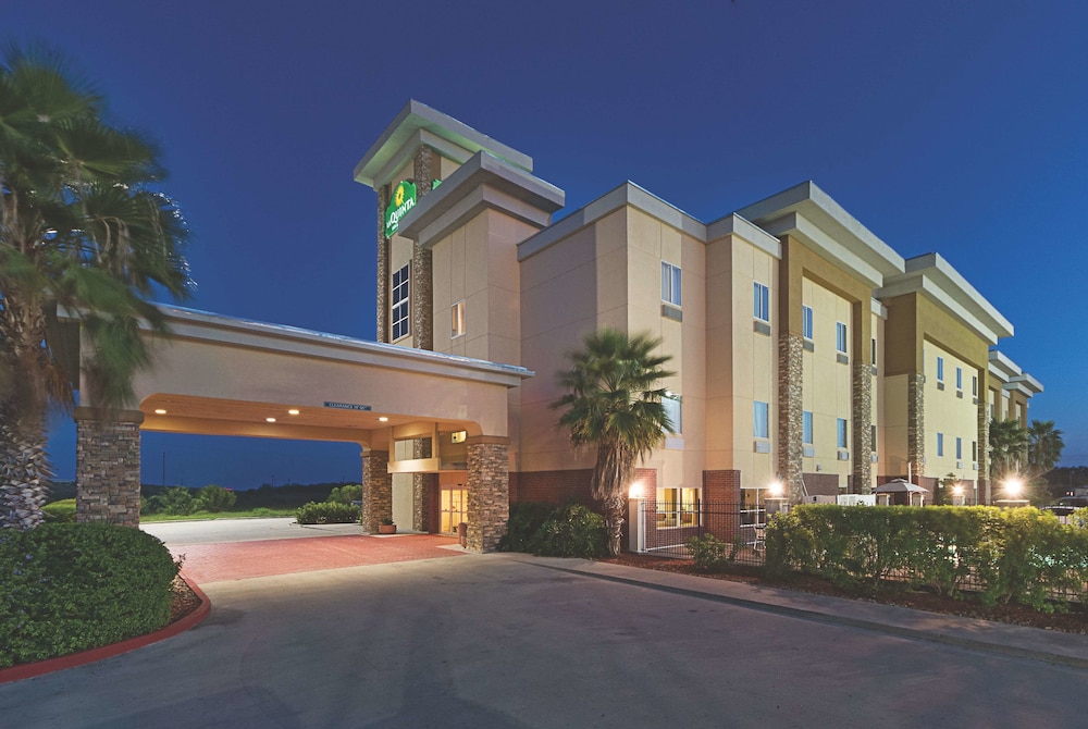 La Quinta Inn & Suites Mathis 21/27