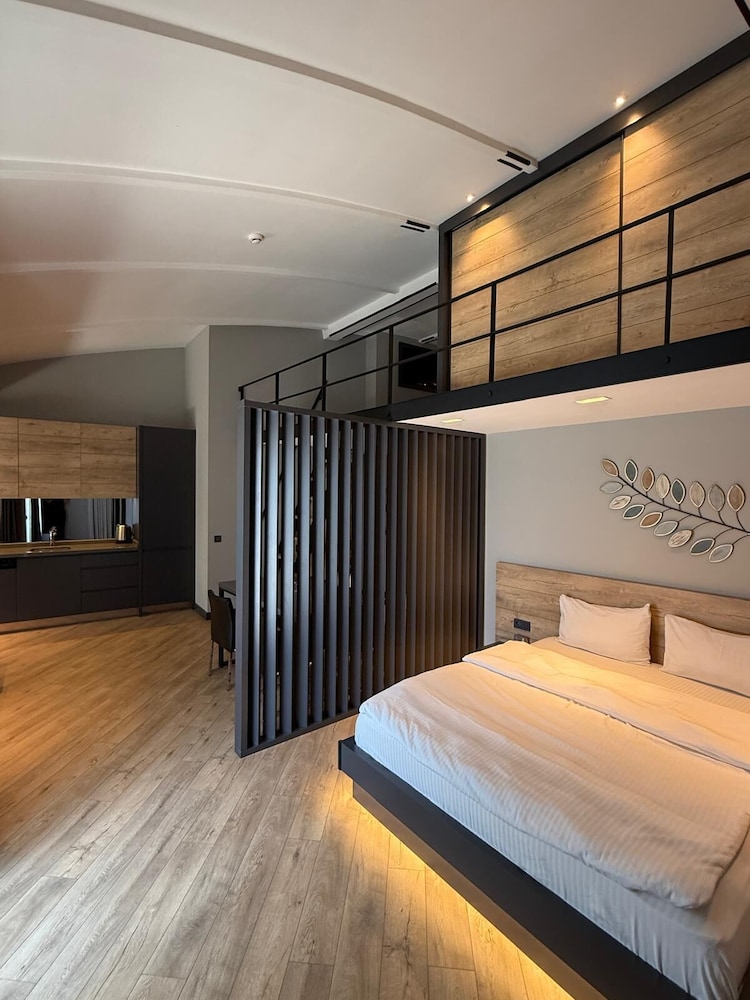 Z-Suites 17/50