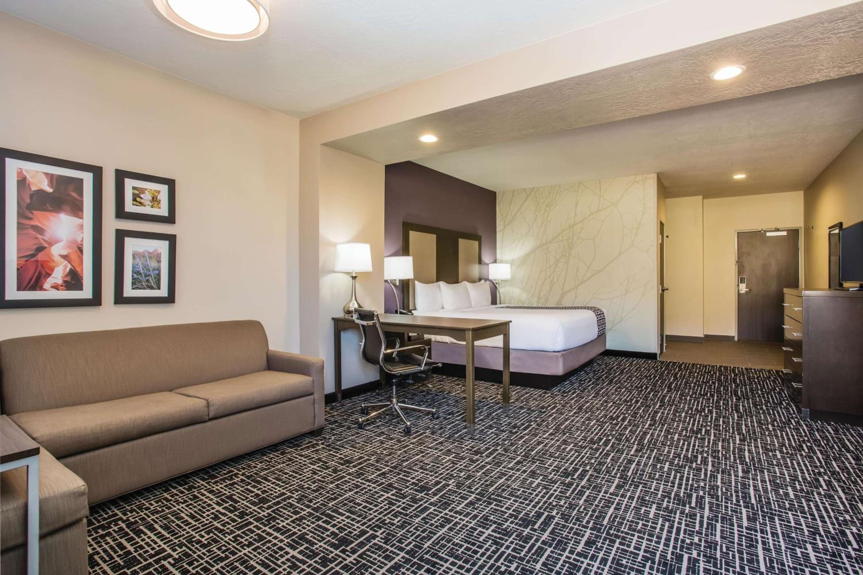 جناح استوديو بسرير كينج بإطلالة على الجبل مع أريكة، La Quinta Inn & Suites By Wyndham La Verkin-Gateway To Zion 2/4