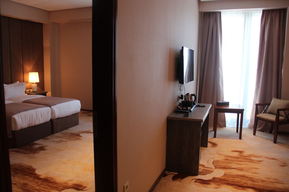 Aurora Resort by One Hotels 15/50