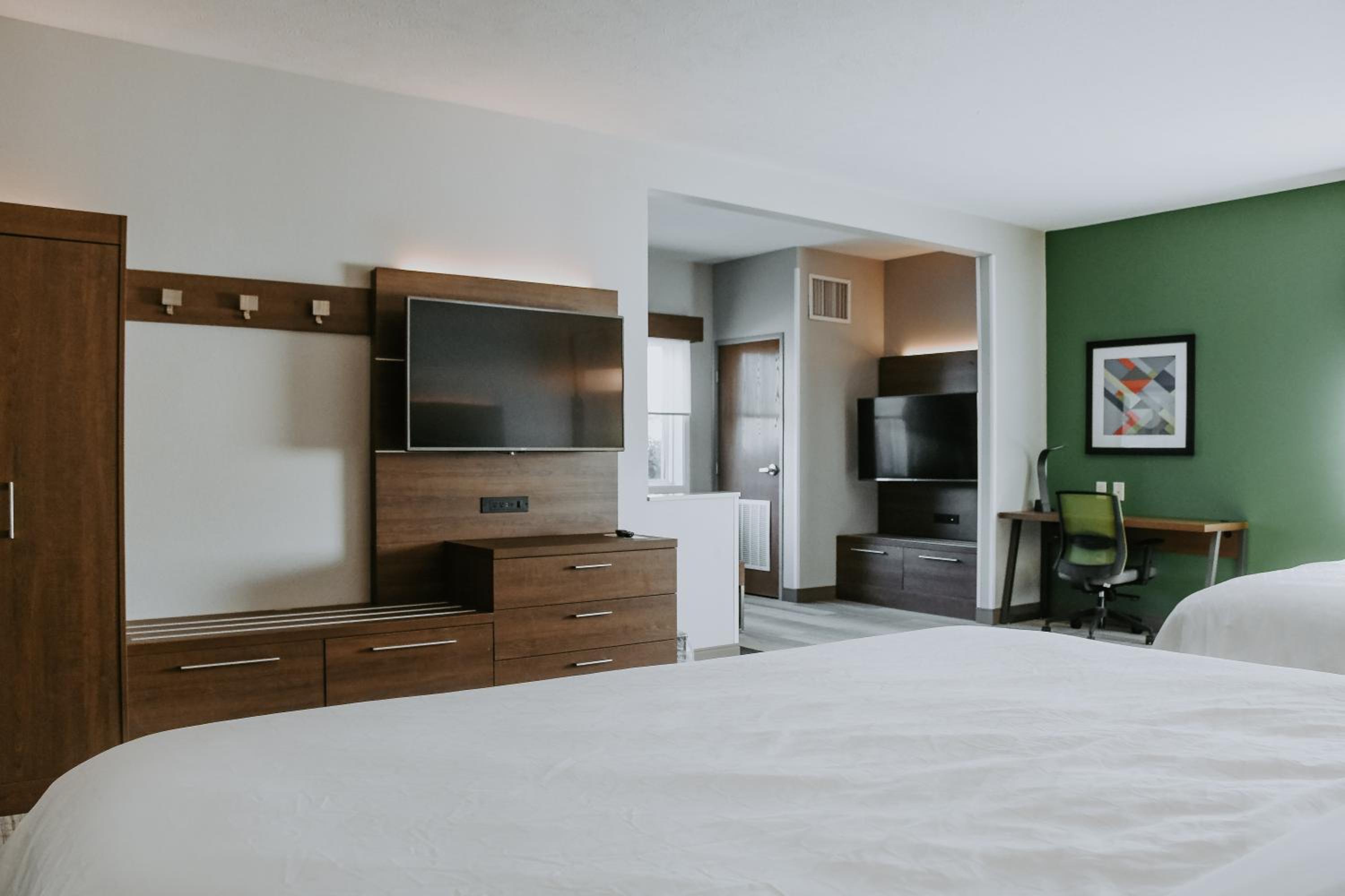 جناح بسرير كينج بغرفتي نوم، Holiday Inn Express and Suites Lincoln South 2/10