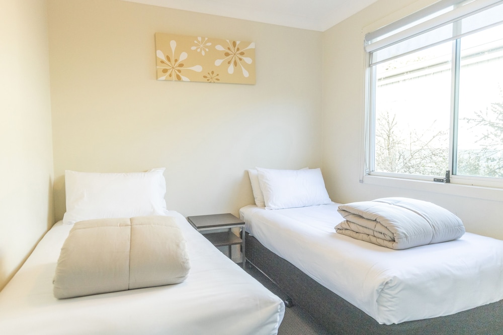 Villa, Queen and Twin Beds, Creek Side