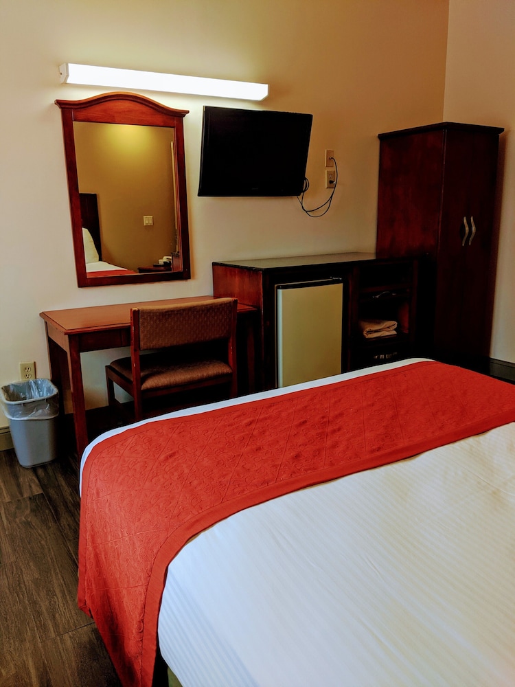 Jets Motor Inn 7/34