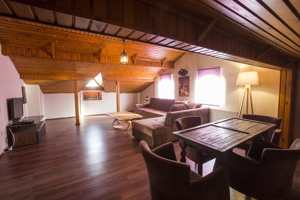Artura Suite 32/50