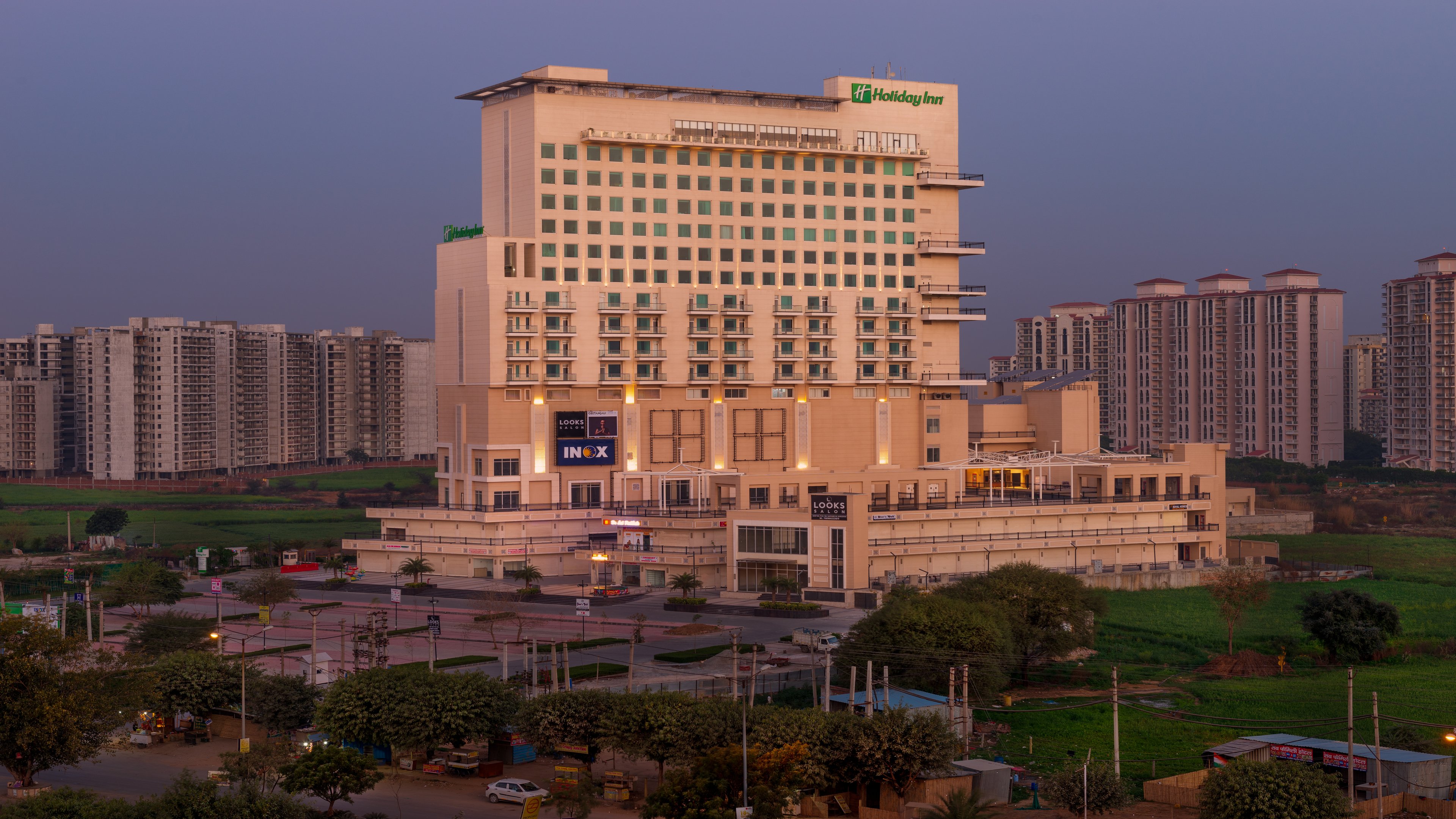Holiday Inn Gurugram Sector 90 2/77