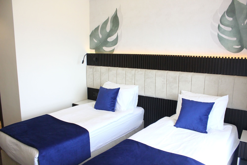 Kavala Hotel 11/50