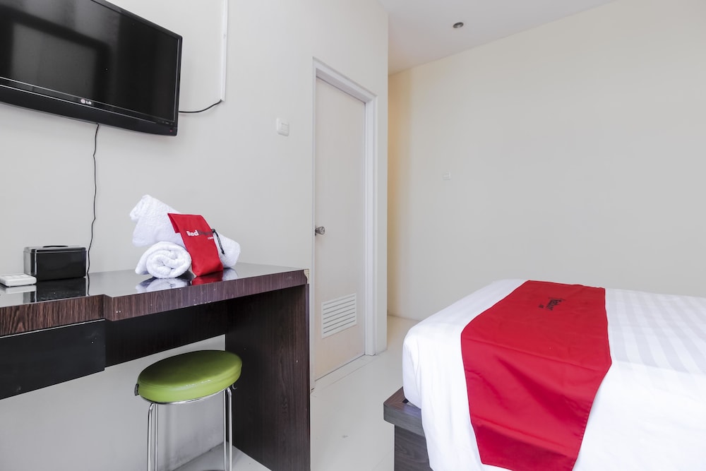 RedDoorz Plus @ Paal 2 Manado (RedDoorz - Elfah Hotel) 20/41