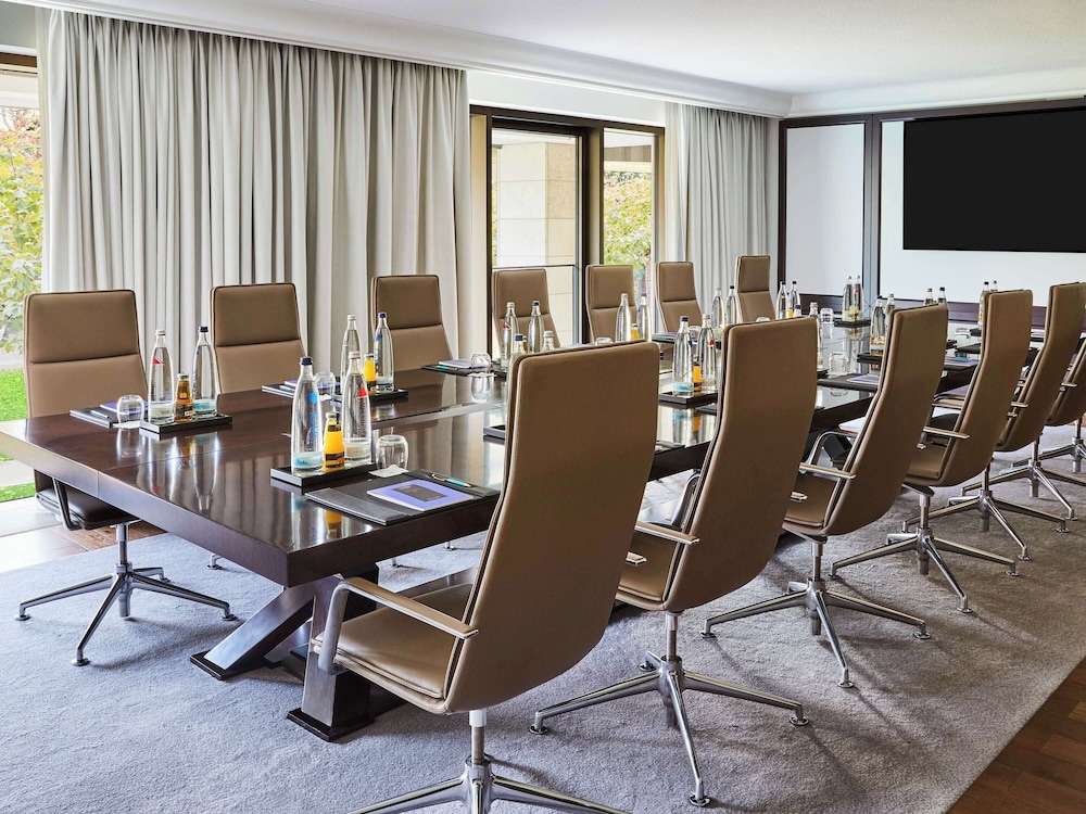 Sofitel Frankfurt Opera 66/75