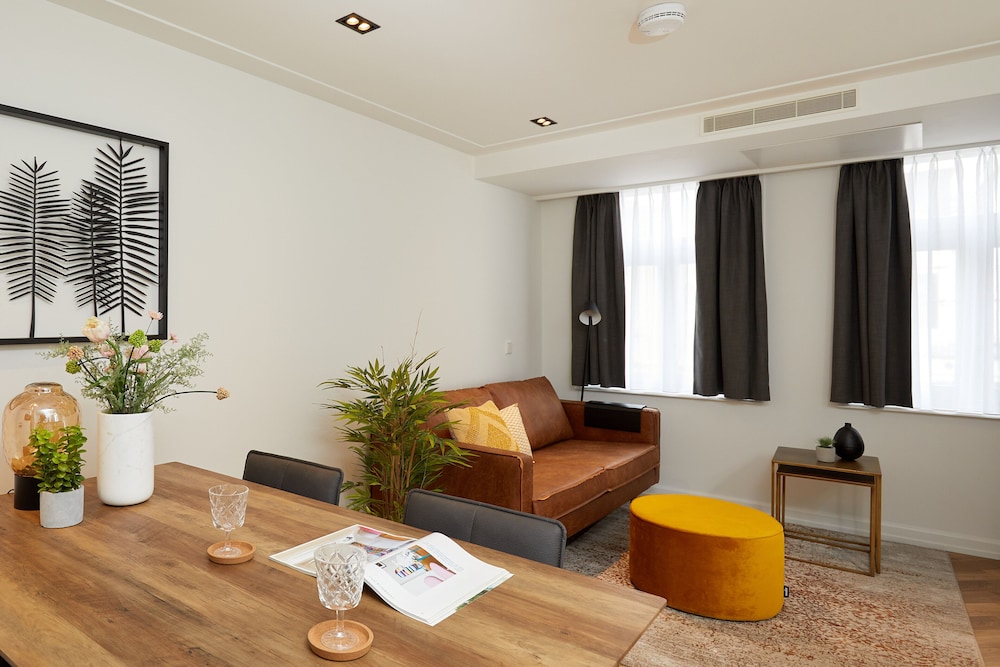 Damrak Short Stay Amsterdam 23/35