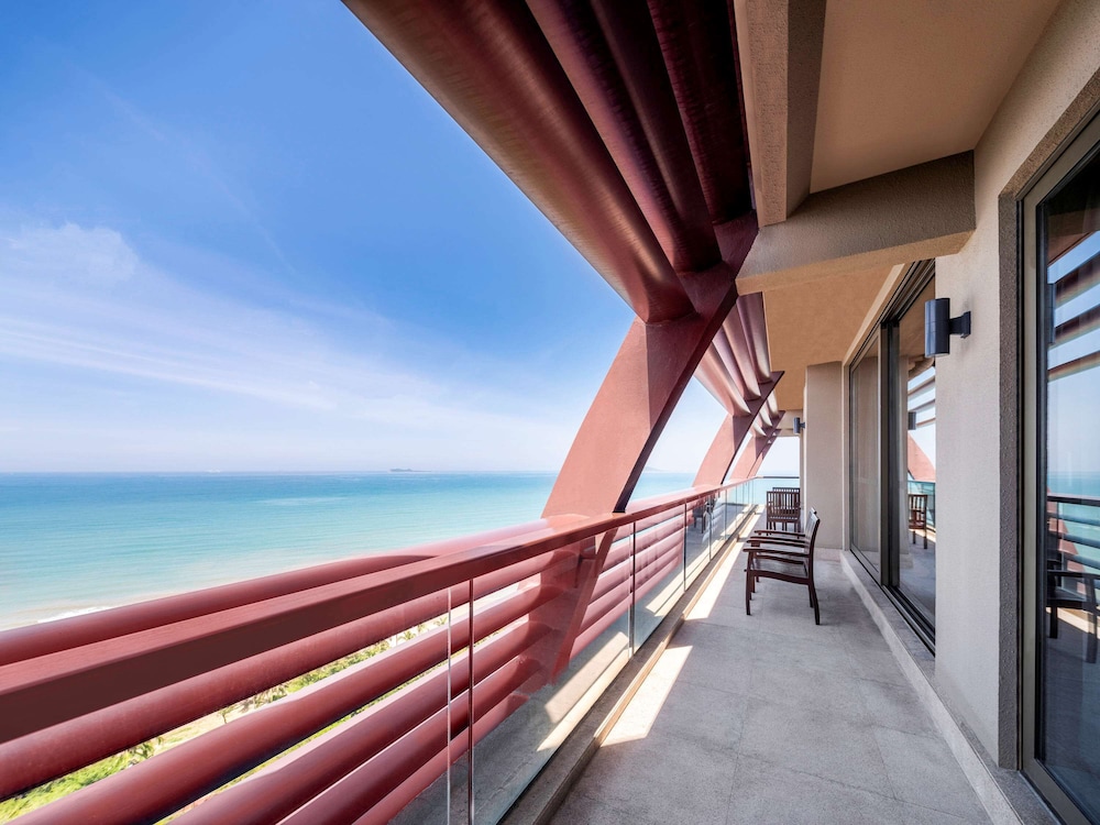 Pullman Oceanview Sanya Bay Resort and Spa 5/76