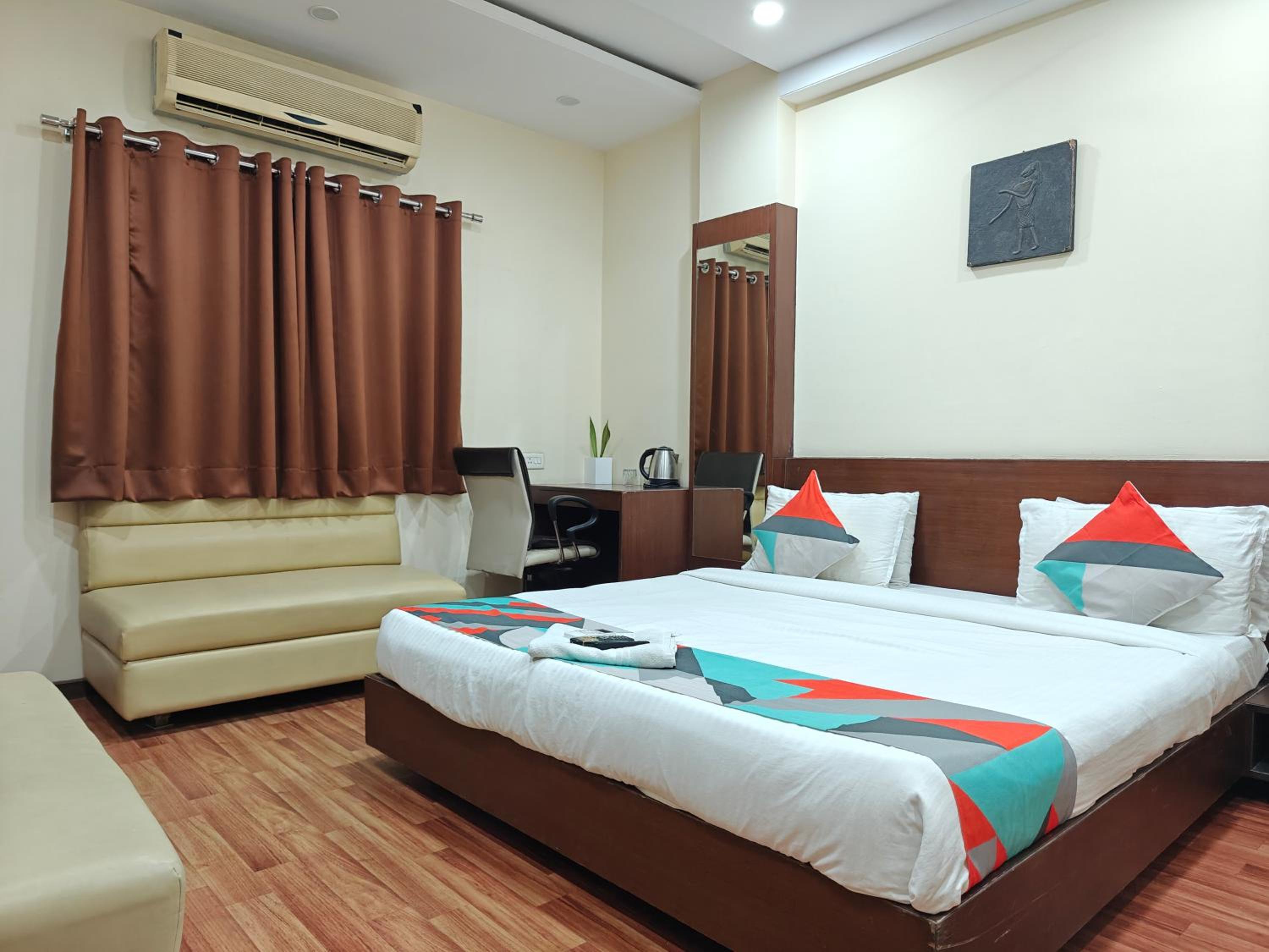 Deluxe, King Bed