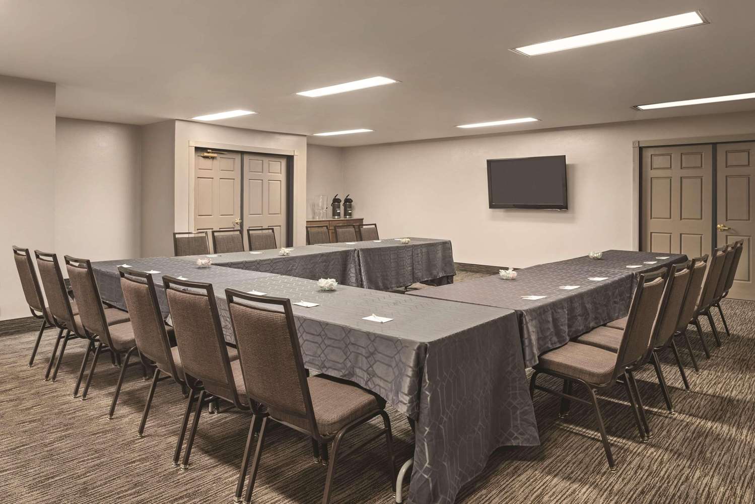 Country Inn & Suites By Radisson, Dubuque, IA 25/30