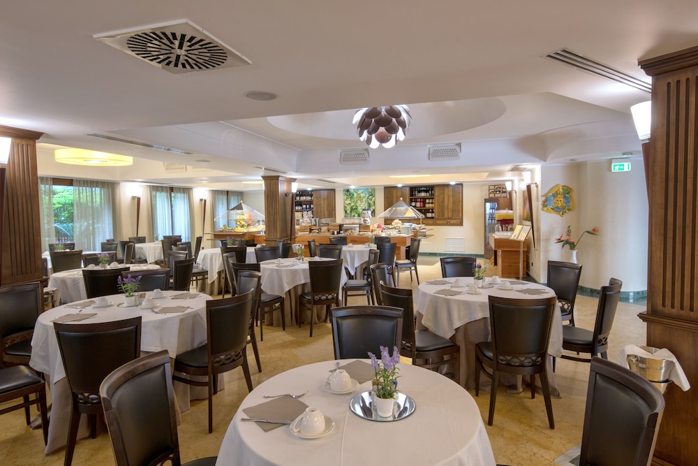 Artemis Hotel 58/69