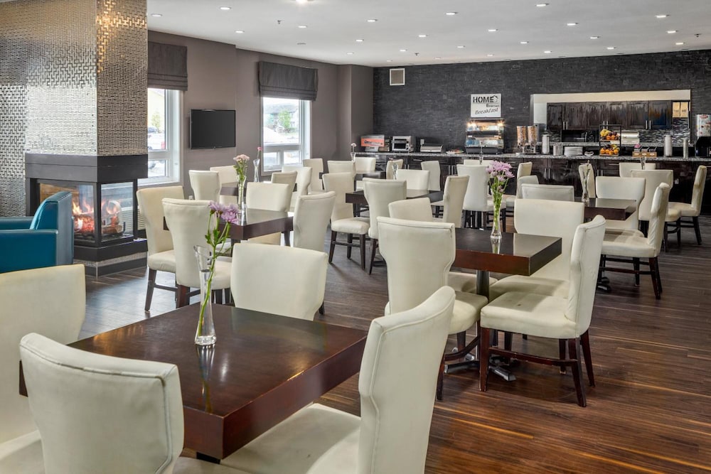 Home Inn and Suites Regina Airport 48/68
