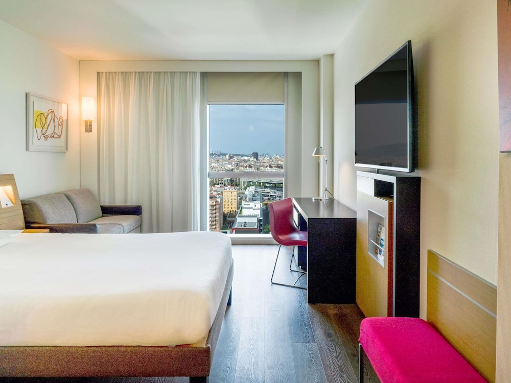 STANDARD, QUEEN BED, CITY VIEW