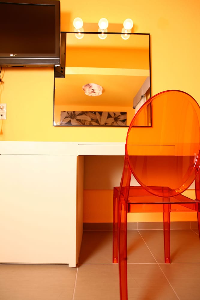 Bourtzi Boutique Hotel 55/64