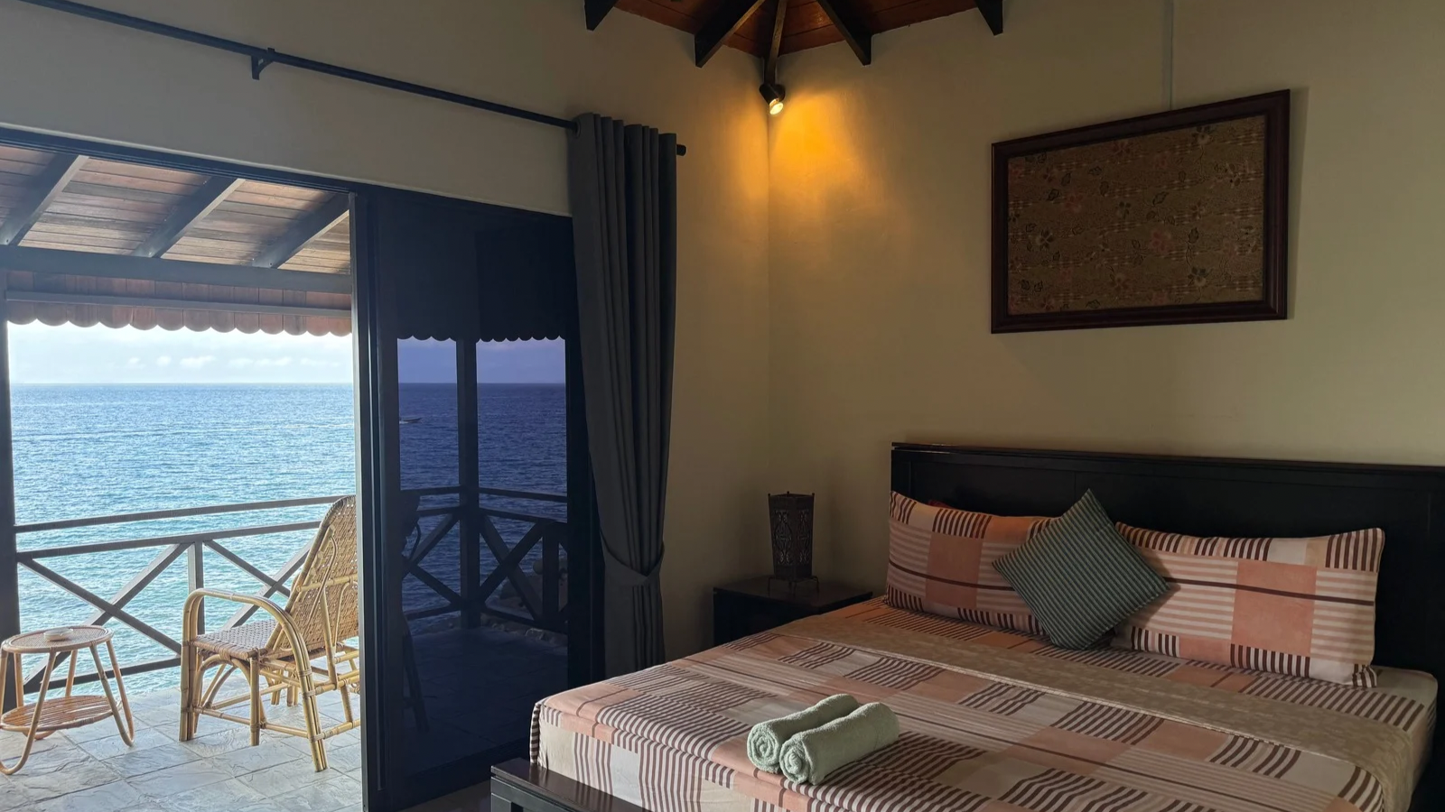 Suite, King Bed, Lagoon View
