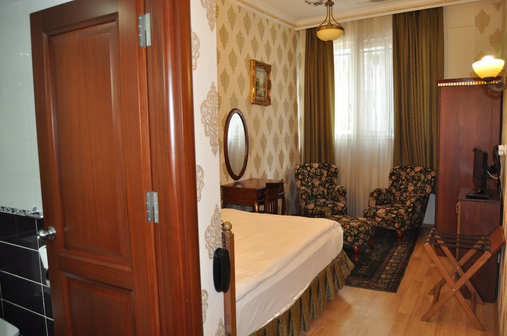 Basileus Hotel 51/79