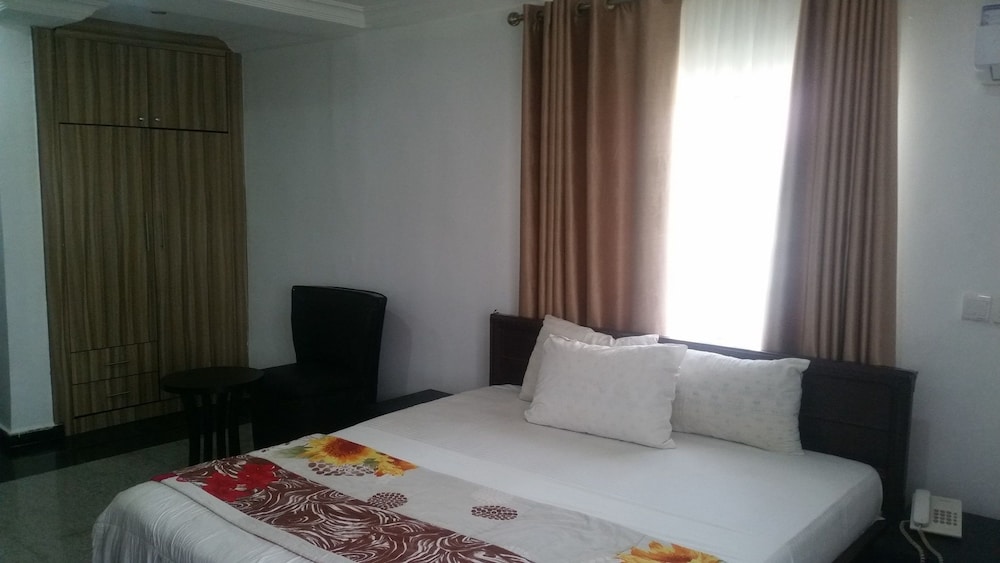 Belvoir Hotel 9/40