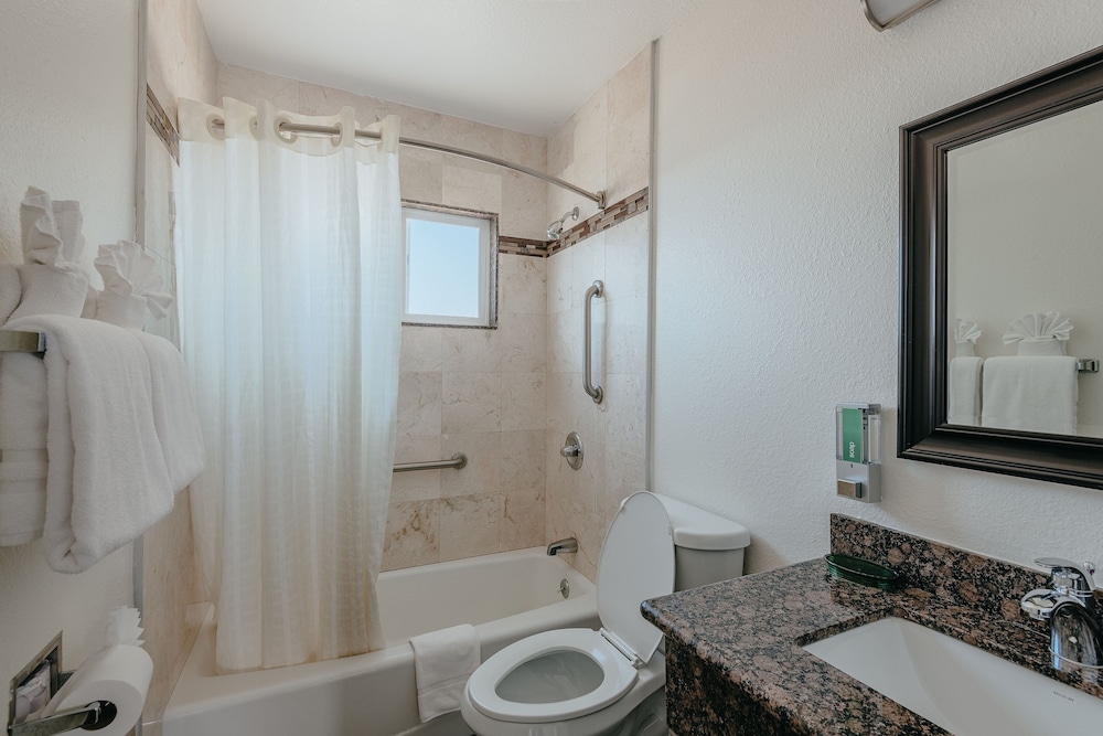 Sea Air Inn and Suites Downtown Morro Bay 42/50