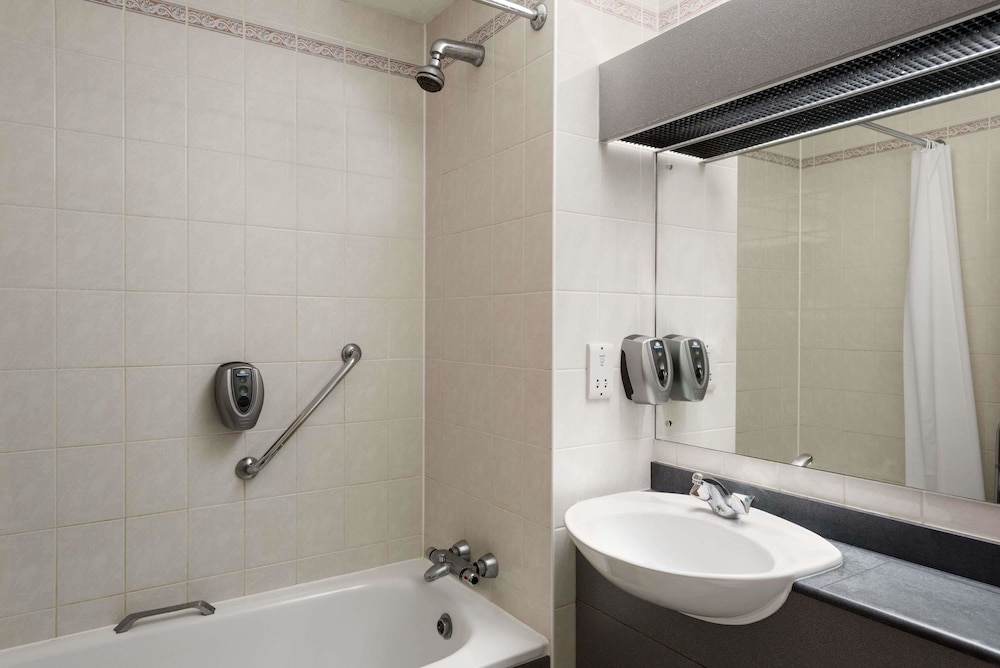 Super 8 by Wyndham Chester East 12/29
