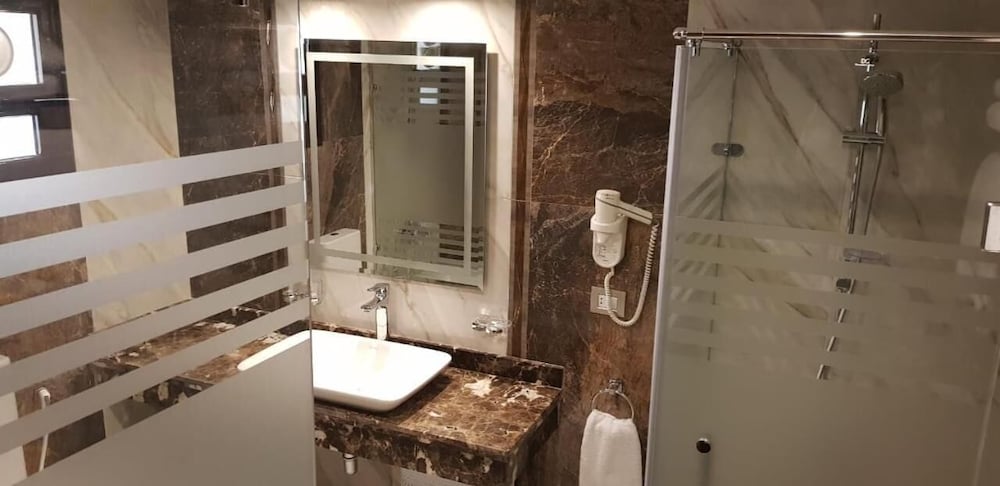 Royal Maadi Hotel 47/48