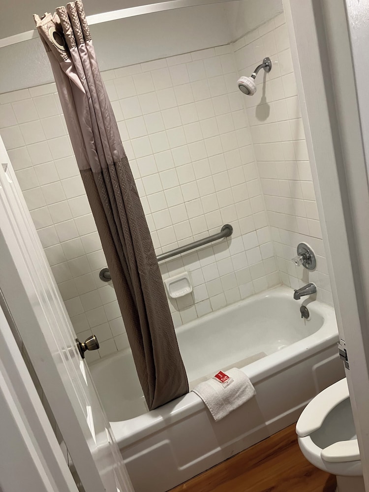 Econo Lodge Sonora, TX 55/60