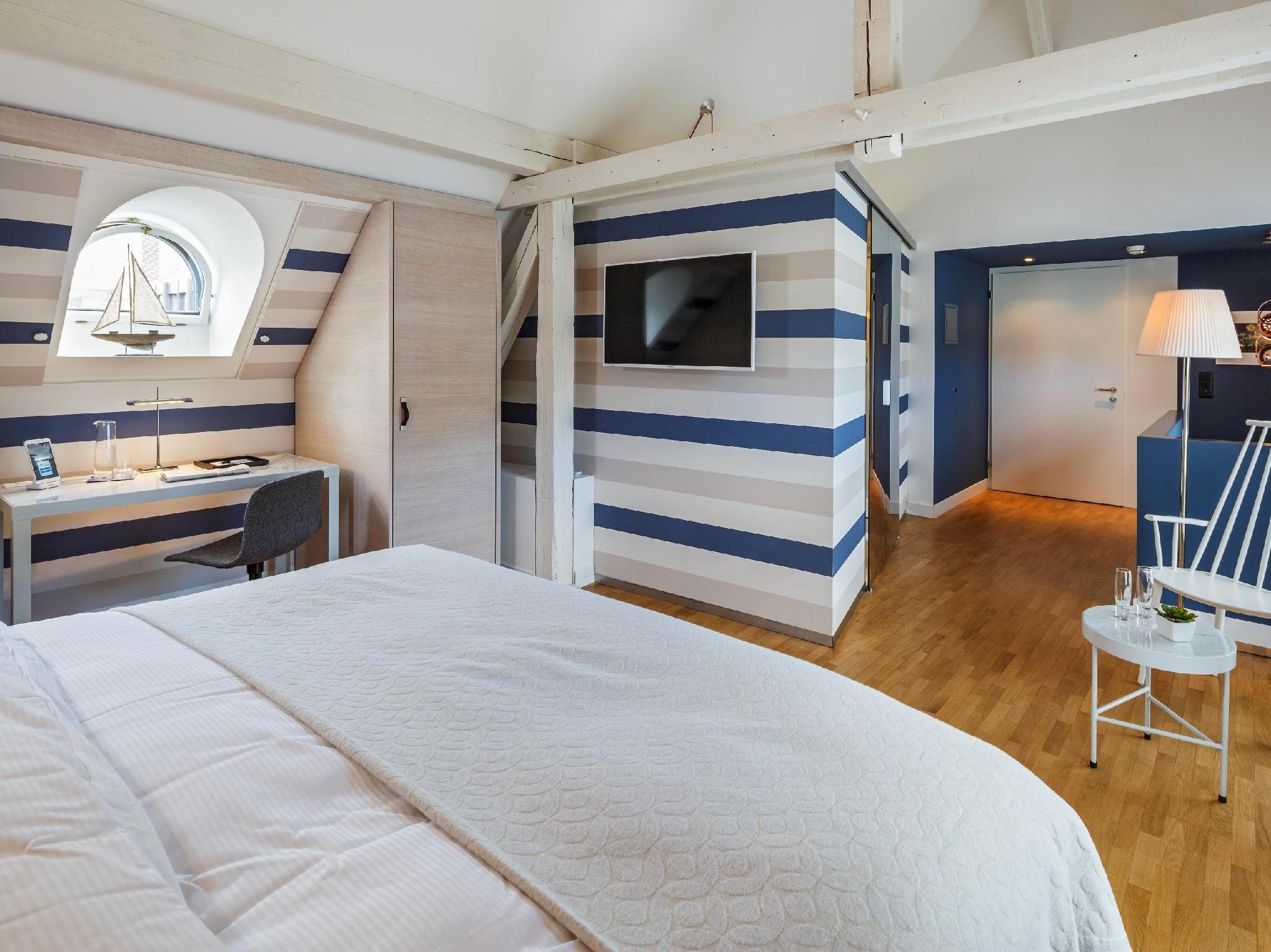 Junior Suite, Queen Bed