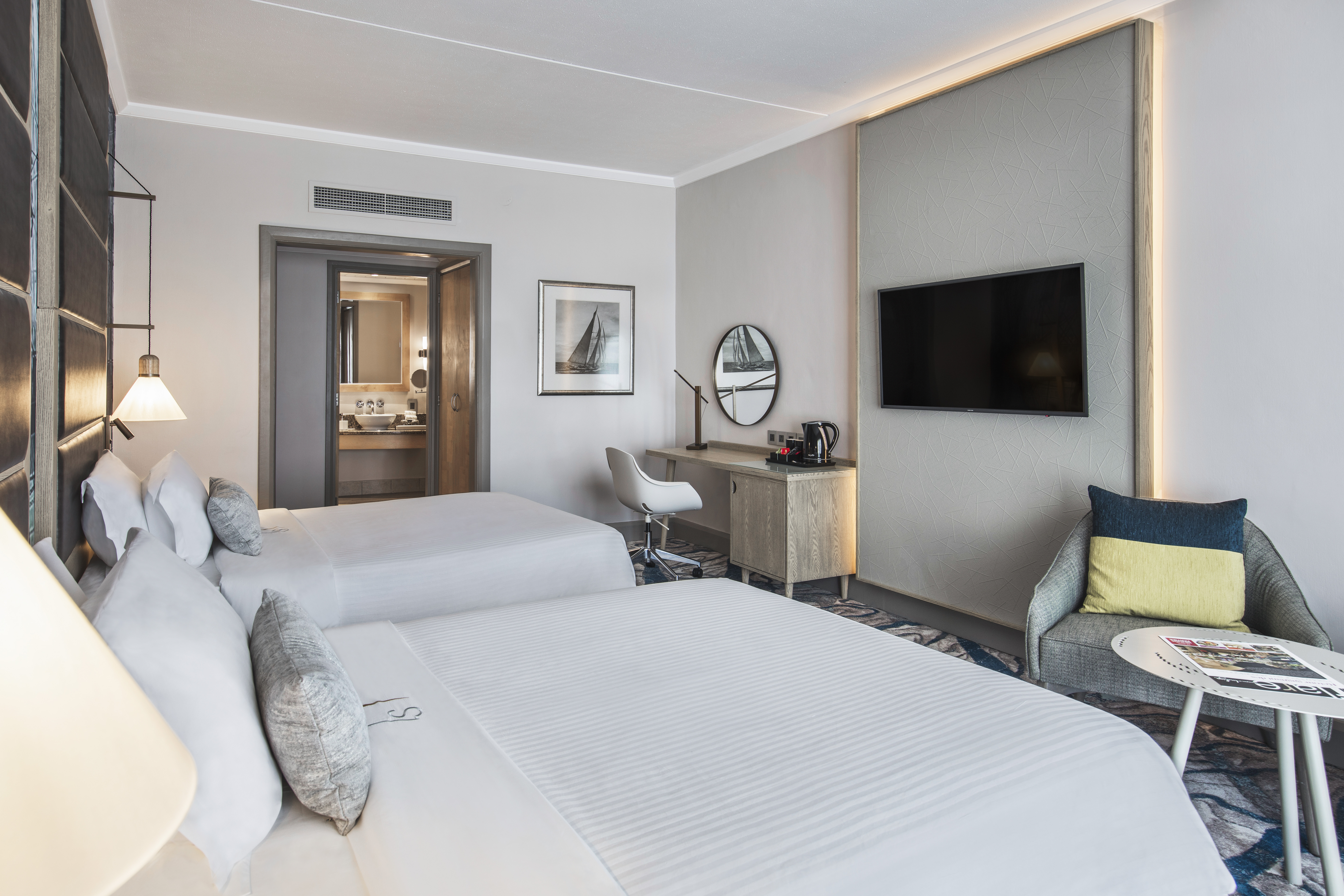 SUPERIOR ROOM