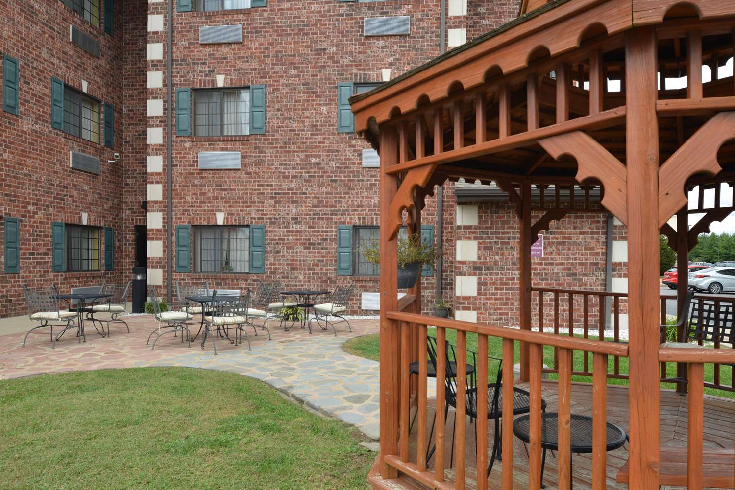Country Hearth Inn & Suites Edwardsville St. Louis 50/51