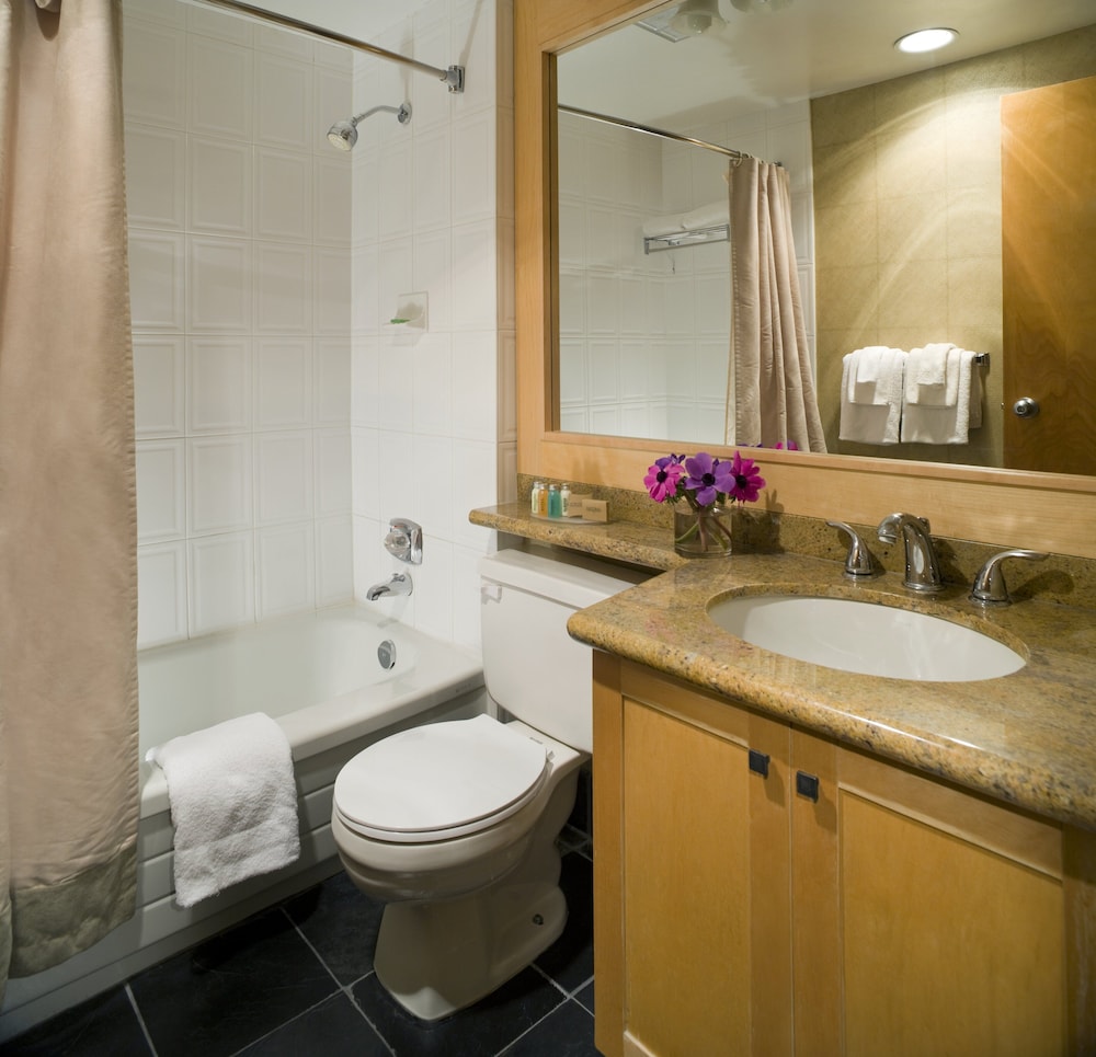 Whistler Village Inn Suites 10/73