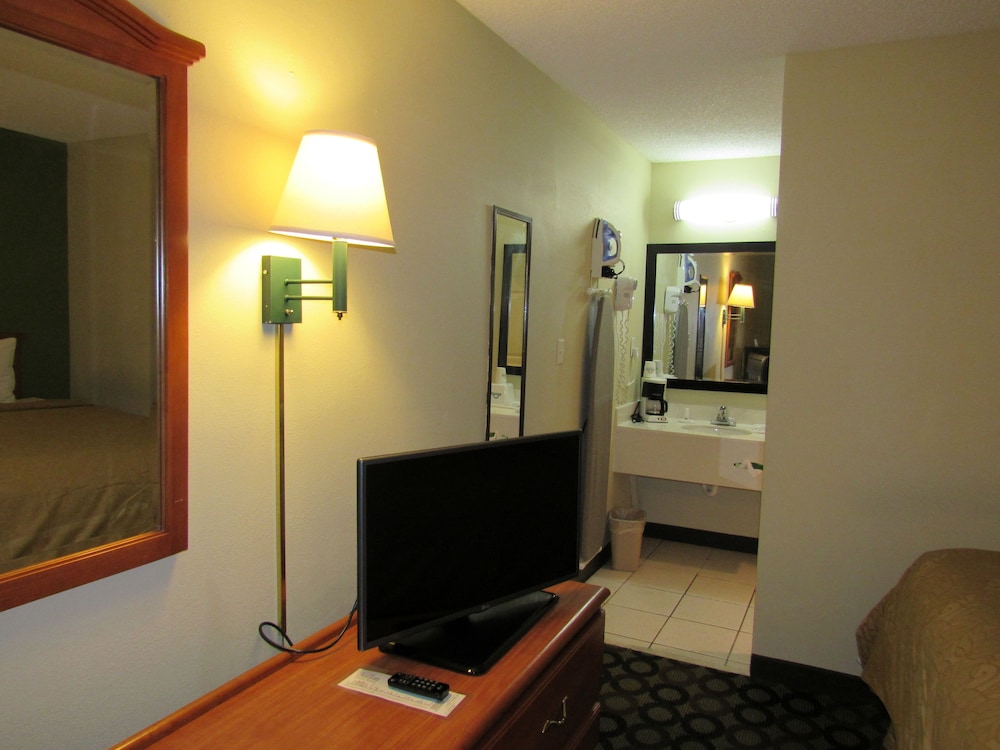 Economy Inn by OYO Ashburn I-75 35/54