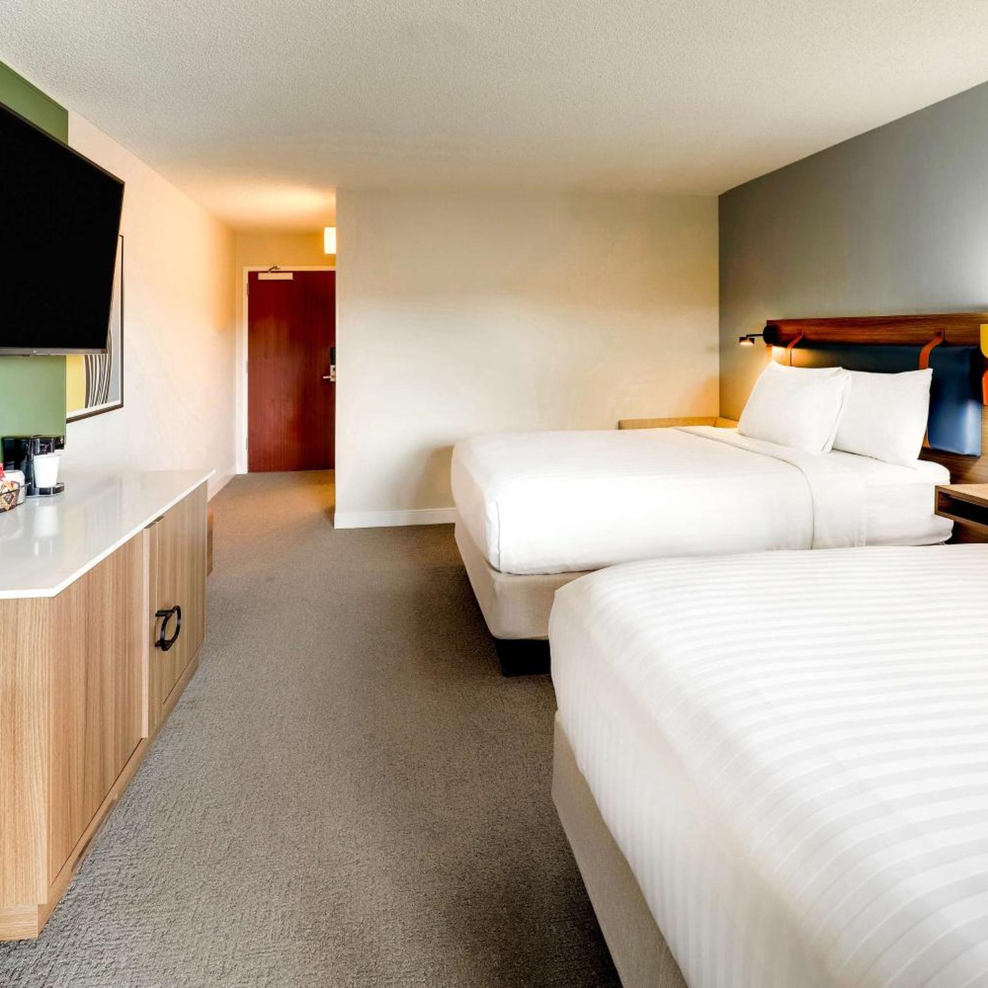 Guest Room, 2 Queen Beds, Water View