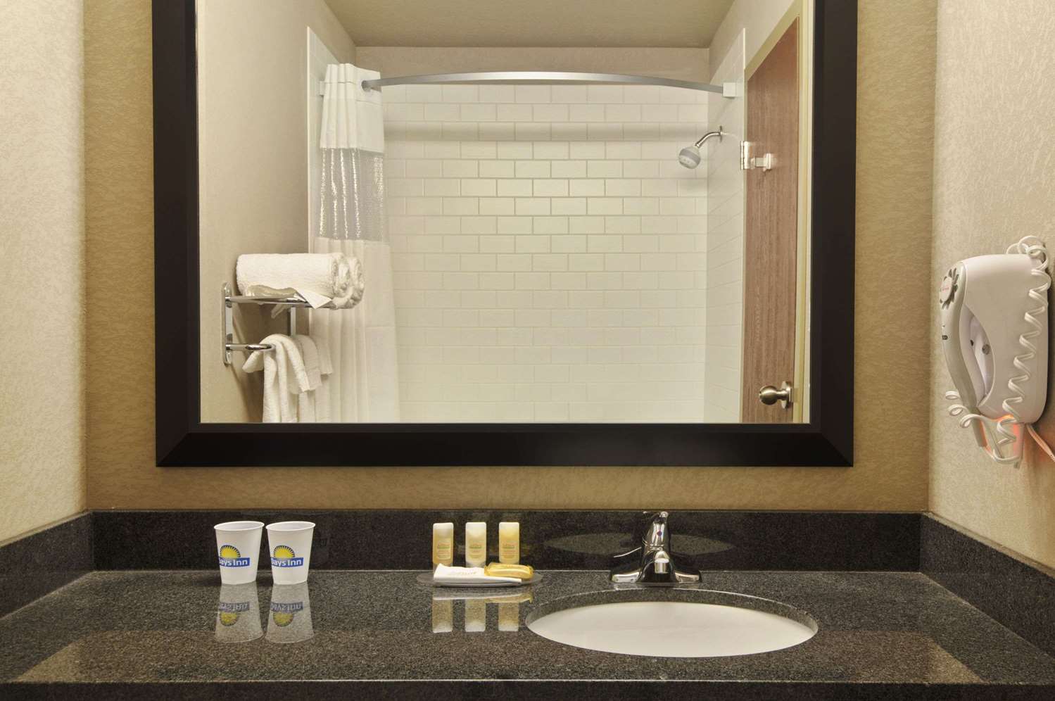 Days Inn by Wyndham Regina Airport West 50/53